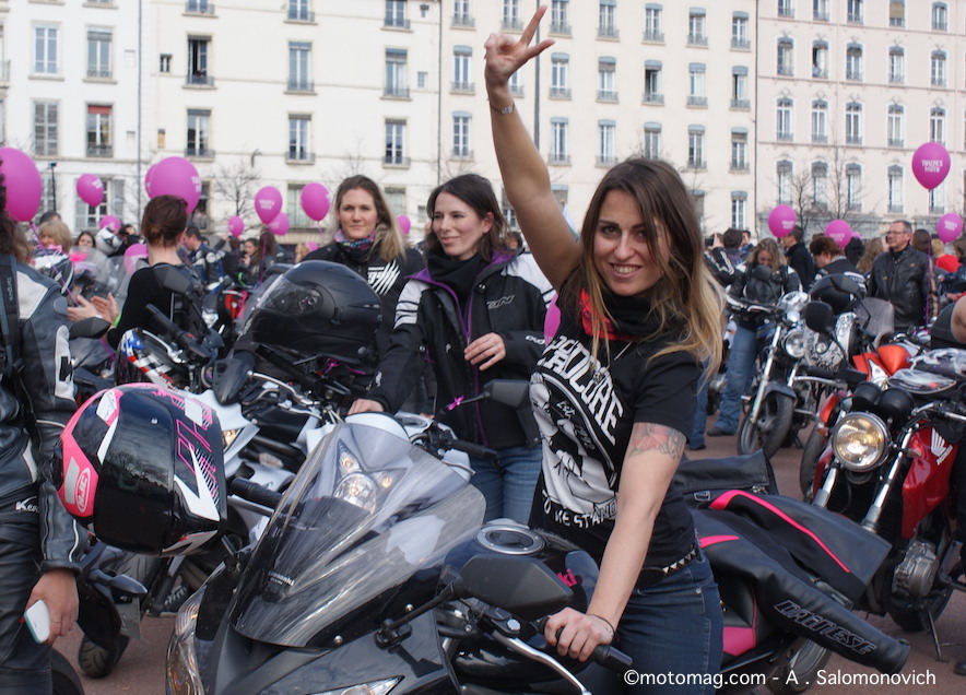 900 participantes au défilé Toutes en moto à Lyon