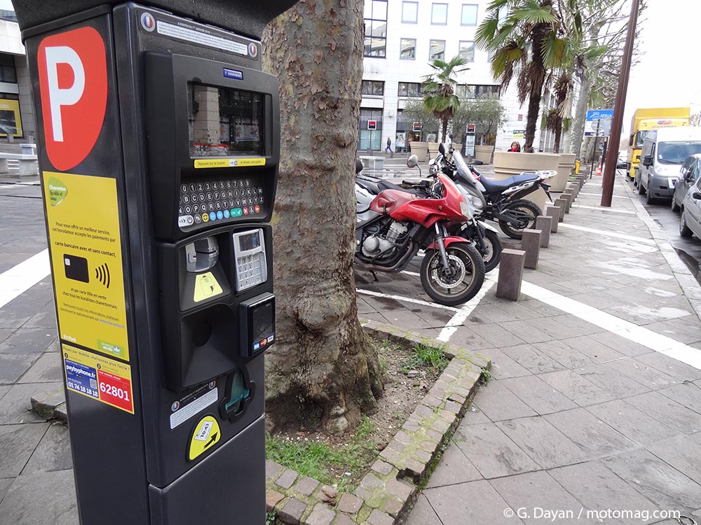 Charenton impose le stationnement payant aux motos et (...)