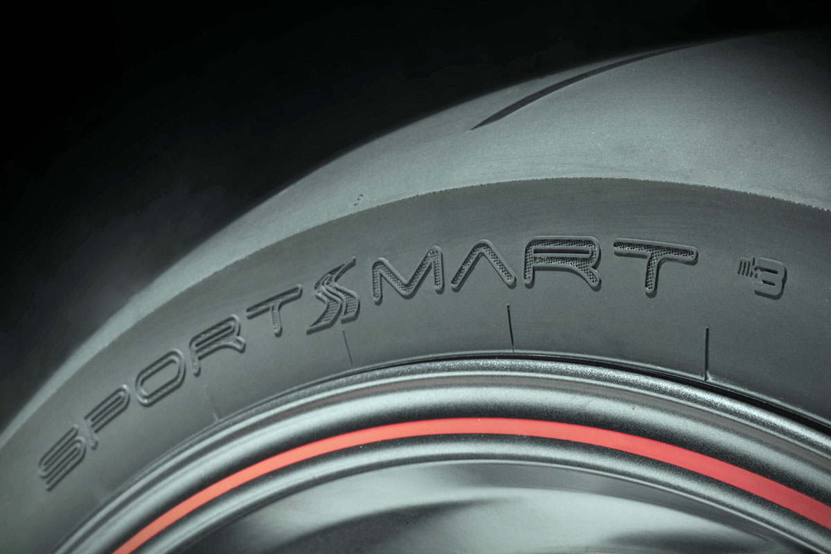 Essai pneus moto Dunlop Sportsmart MK3 : stabilité et (...)