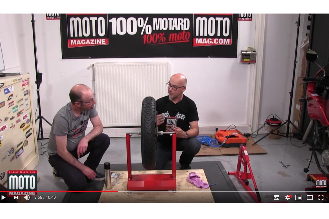 Tuto vidéo mécanique : équilibrer ses roues de moto (...)