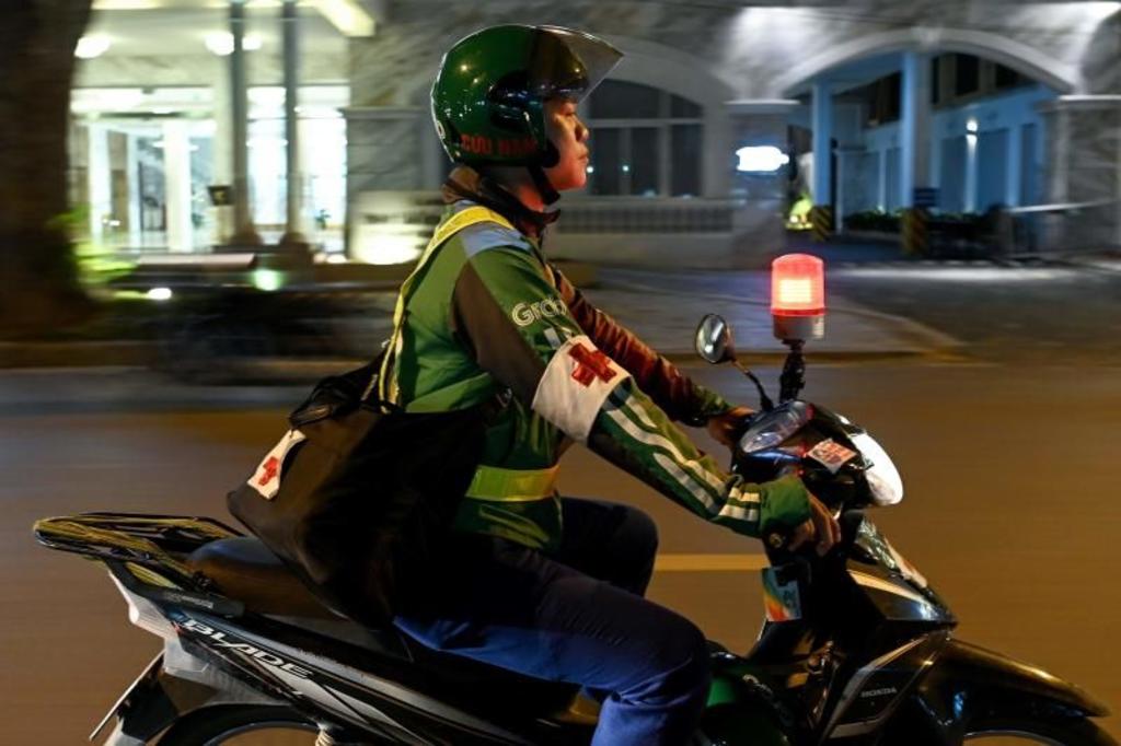 Vietnam : ces motos-taxis secouristes de nuit