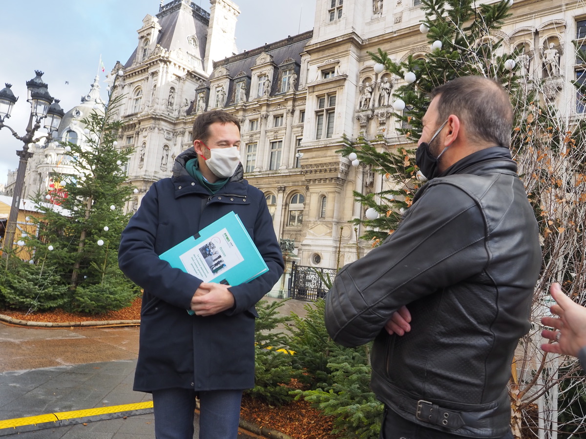 La FFMC a remis à la Mairie de Paris la pétition contre (...)