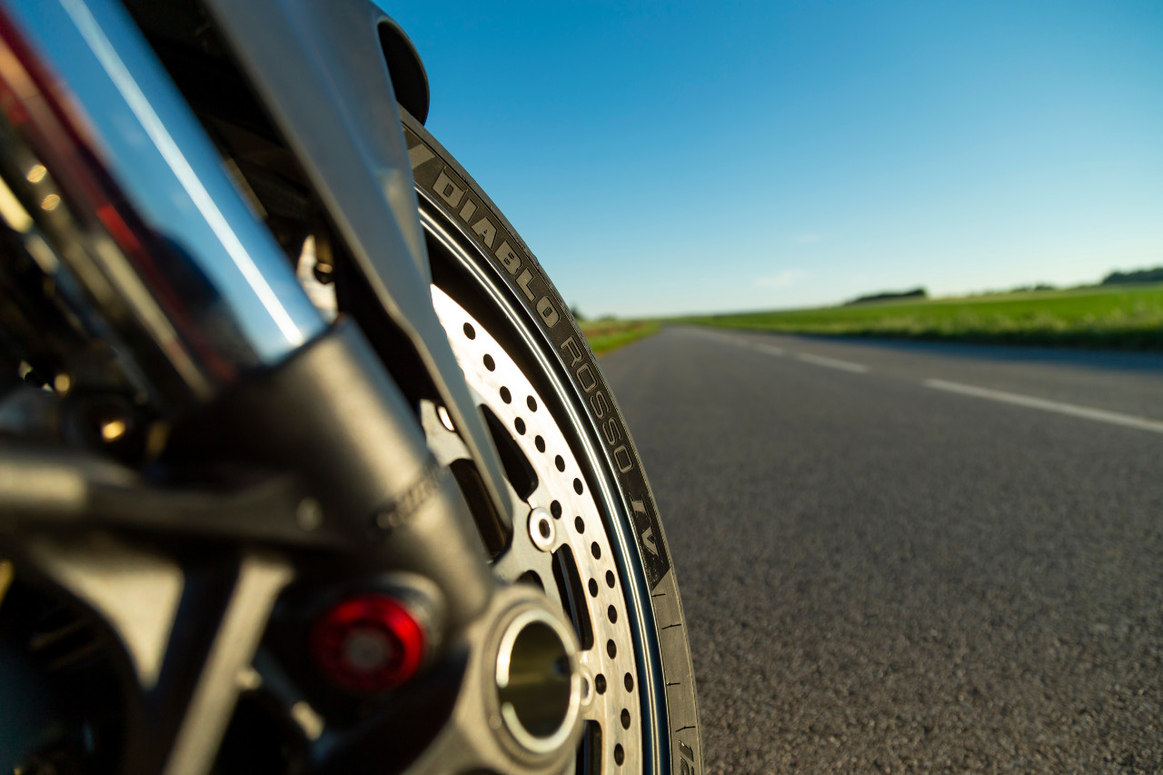 Pirelli Diablo Rosso IV, des pneus plus sportifs pour (...)
