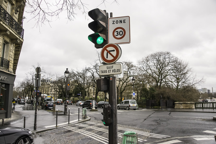 Paris : circulation limitée à 30 km/h dès le 30 août (...)