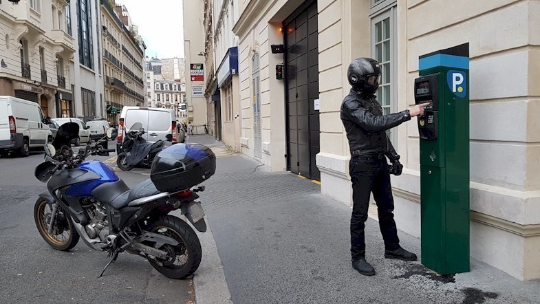 Stationnement payant des deux-roues motorisés à Paris : (...)