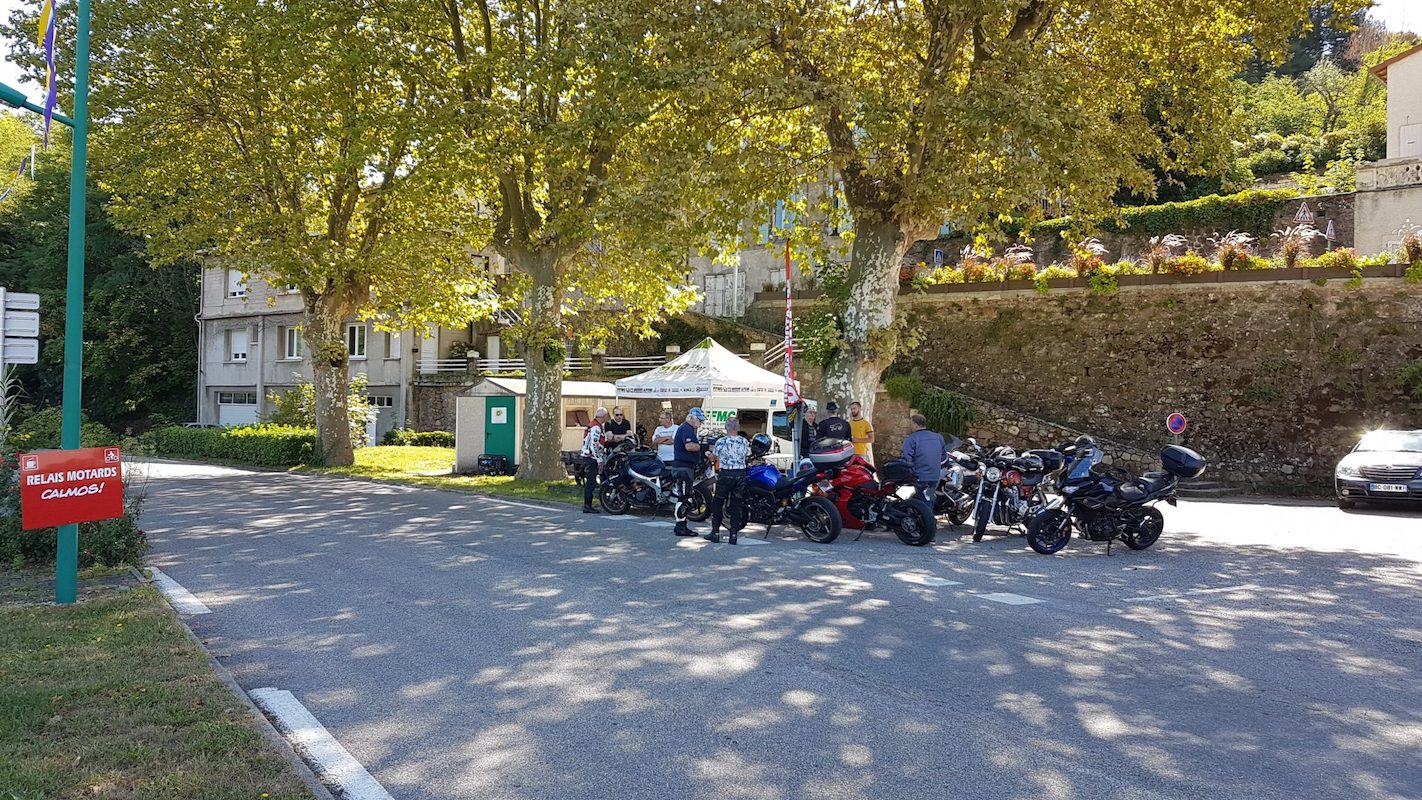 Relais Motards Calmos : sur la route des vacances (...)