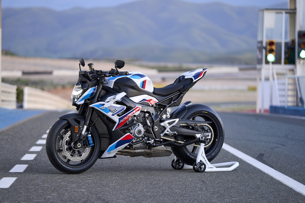 BMW M 1000 R 2023 : le nouveau roadster sportif siglé (...)