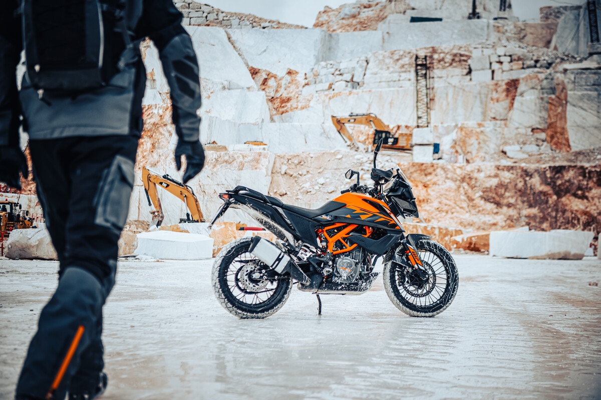 La KTM 390 Adventure 2023 se pare de jantes à (...)