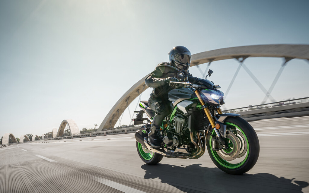 Kawasaki Z900 2025 : parée pour affronter la concurrence
