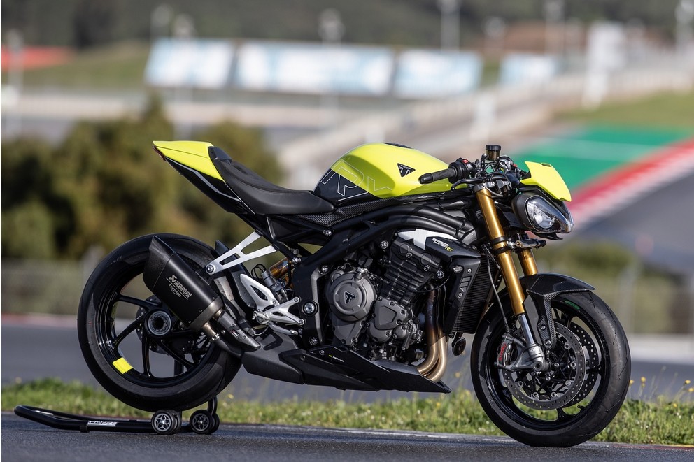 Triumph Speed Triple 1200 RX : le roi des roadsters 3 cylindres se fait (...) Triumph Speed Triple 1200 RX : le roi des roadsters 3 (...)