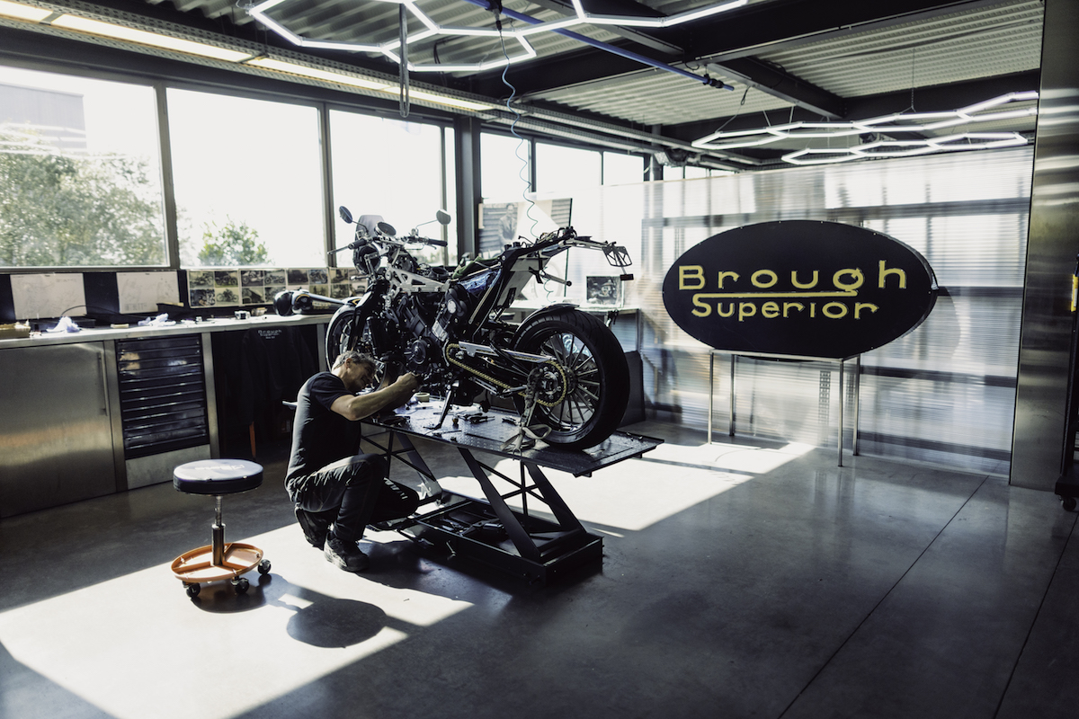 Brough Superior : l'artisanat français de la moto sublimé en (...) Brough Superior : l'artisanat français de la moto (...)