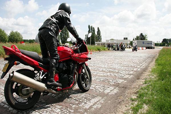 Stage moto : 9e Trophée sécurité routière des casques (...)