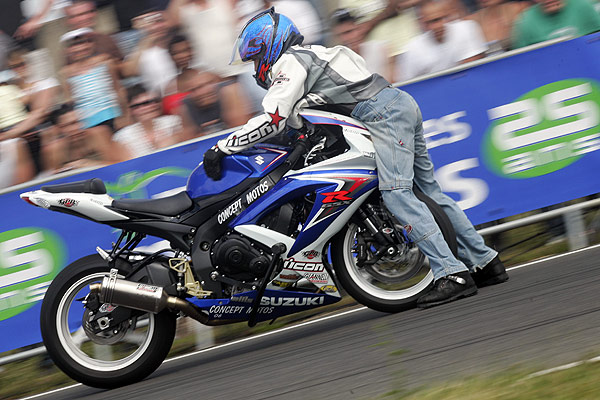 Stunt Bike Show : wheels and burns à Carole !
