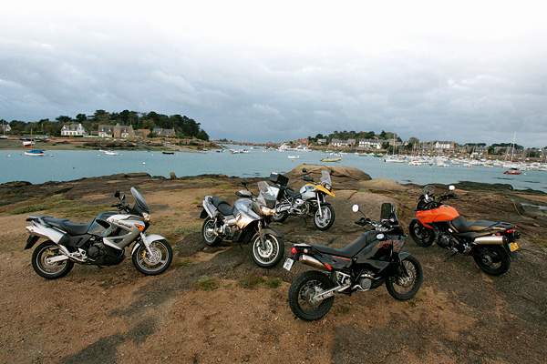 Comparatif Aprilia ETV 1000 CapoNord / BMW R 1200 GS / (...)