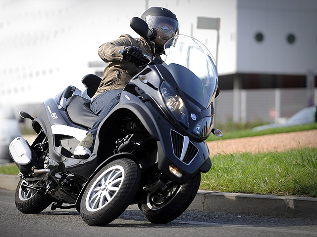 Essai Piaggio MP3 LT : 250 et 400 cm3 pour automobilistes