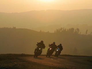 Comparatif Buell XB12STT / KTM 950 Supermoto / Triumph (...)