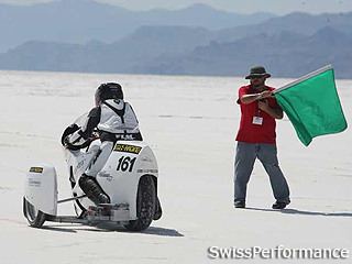 Bonneville : à 70 ans, 332 km/h en side-car Hayabusa (...)