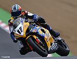 Corser toujours aux commandes