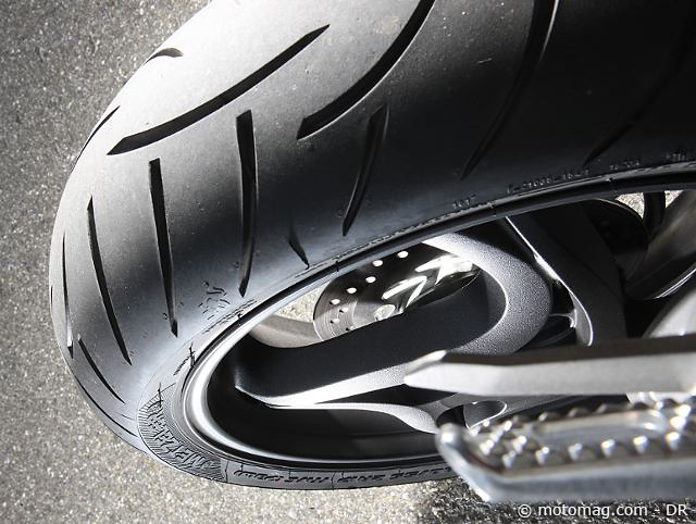 Test nouveauté pneu sport-touring : Metzeler Z8 (...)