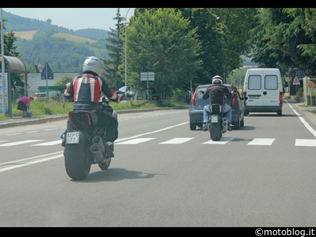 Photos volées : un futur Ducati Monster « XXL » (...)