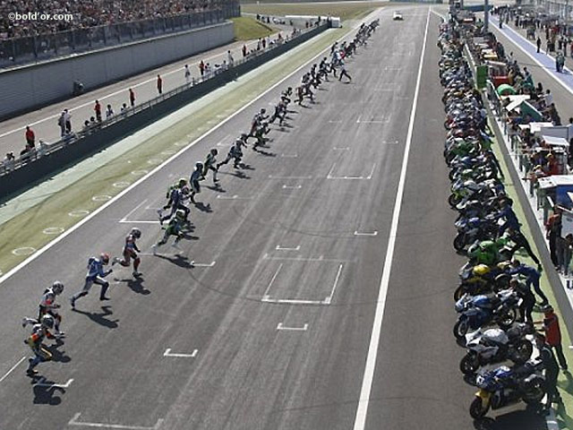 74e Bol d'or : les motards en colère sur le pied de (...)