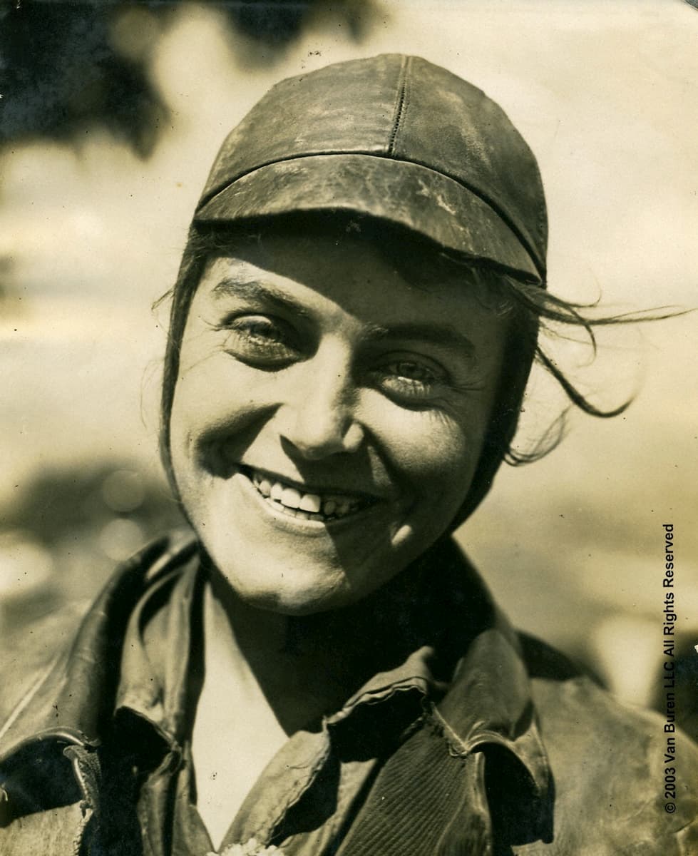 En 1916, la première traversée féminine à moto des USA Adeline-van-buren-traversee-usa-1916_09