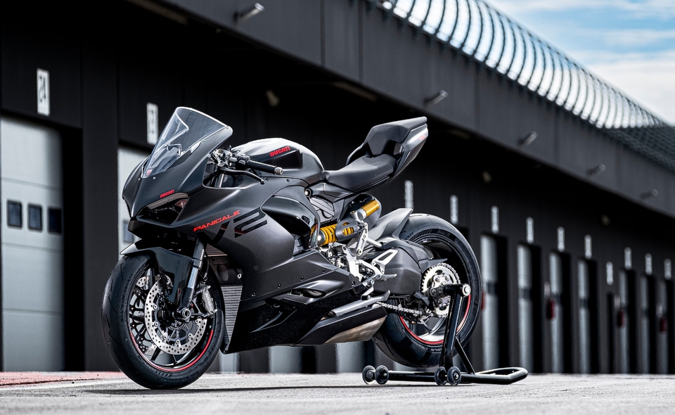 Ducati Panigale V2 2024 noir c'est noir