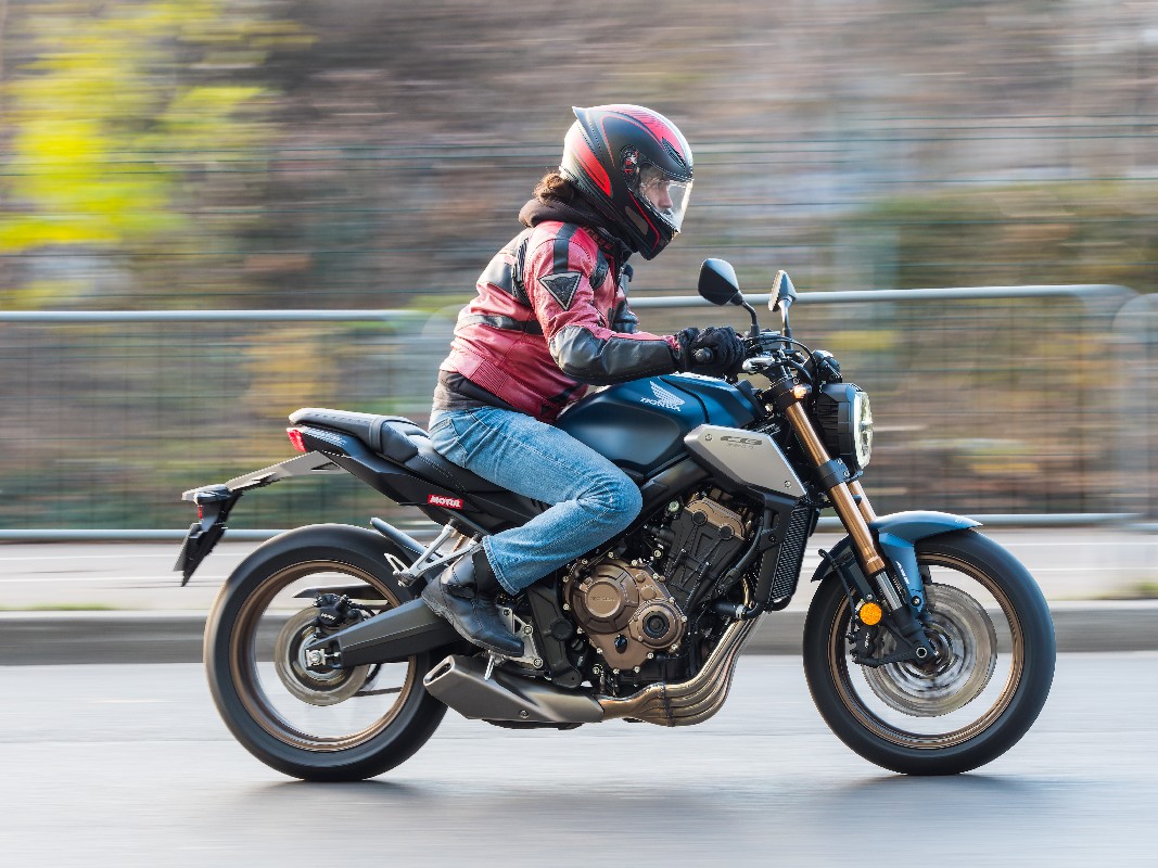 Essai Honda CB650R A2 : le roadster 4 cylindres parfait pour débuter ?