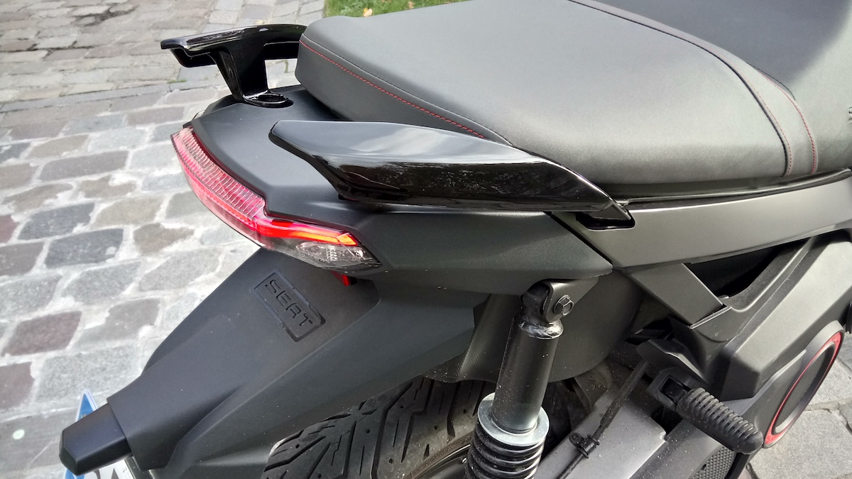 Le scooter électrique de Seat aura 125 km d'autonomie et une