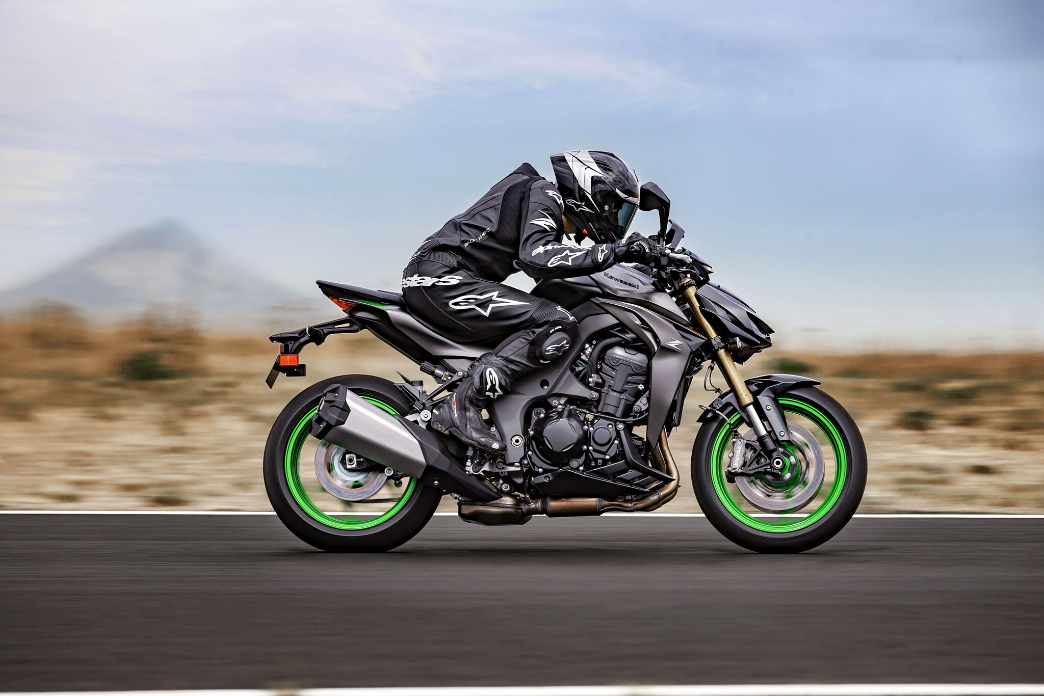 Kawasaki Z1100 et Z1100 SE 2026 : la réponse au frelon Honda ?