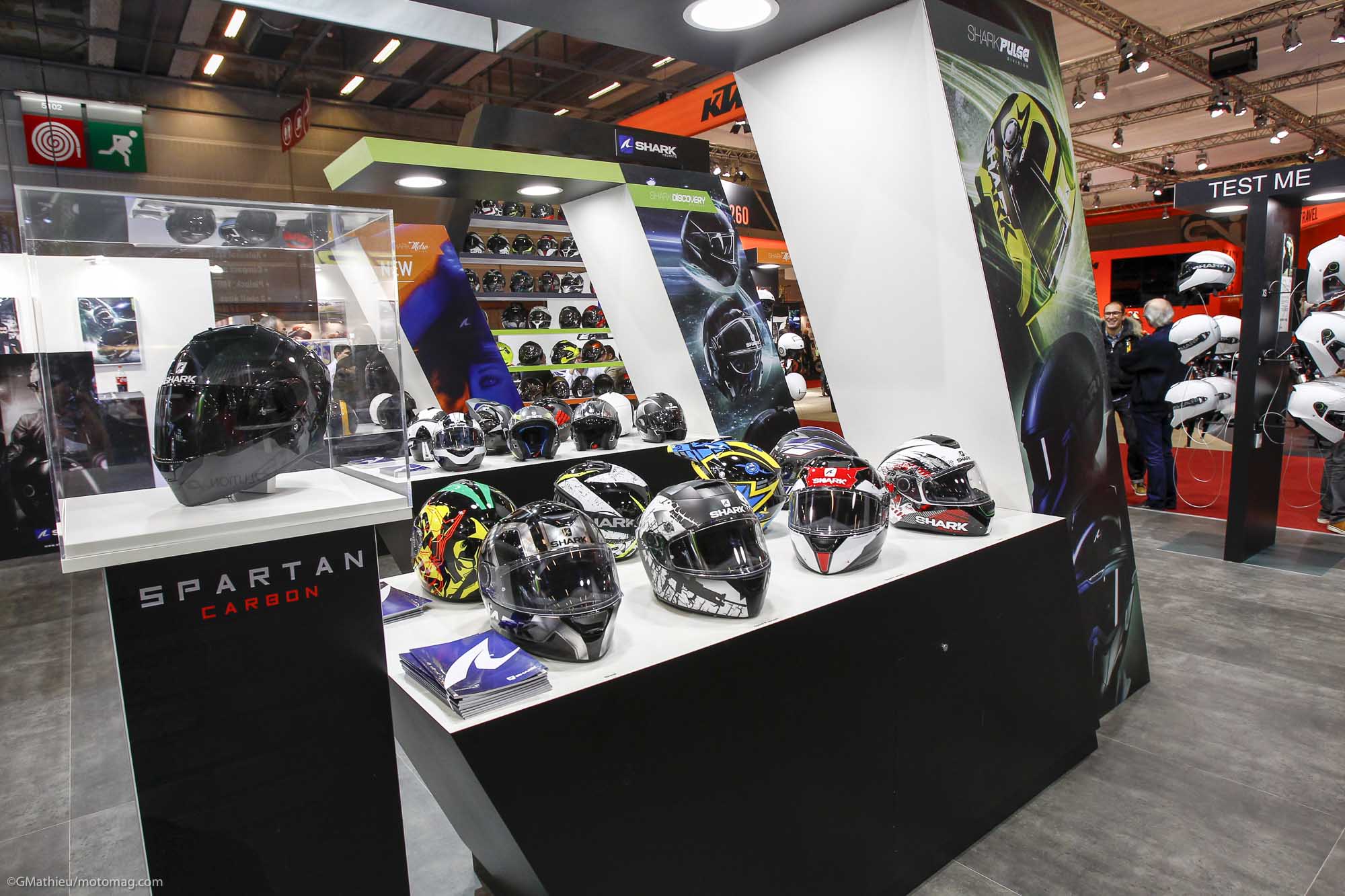 Salon moto de Paris 7 nouveaux casques Shoei, Arai et (...)