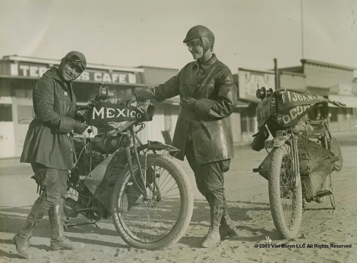 En 1916, la première traversée féminine à moto des USA Soeurs-van-buren-traversee-usa-1916_03