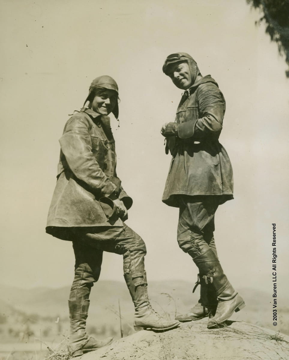 En 1916, la première traversée féminine à moto des USA Soeurs-van-buren-traversee-usa-1916_07