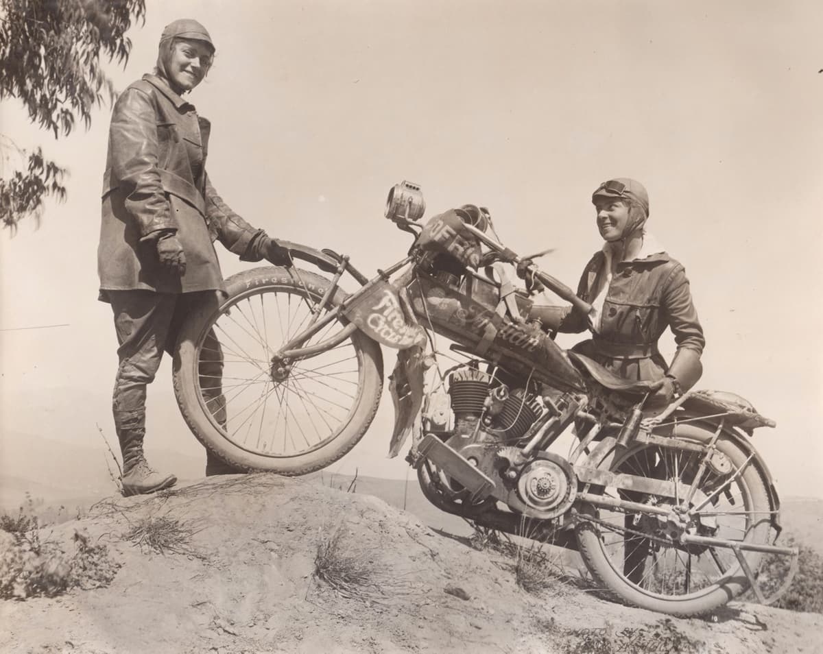 En 1916, la première traversée féminine à moto des USA Soeurs-van-buren-traversee-usa-1916_11