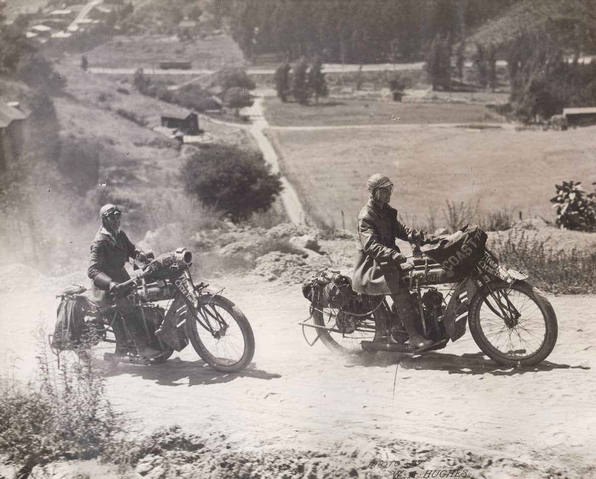 En 1916, la première traversée féminine à moto des USA Soeurs-van-buren-traversee-usa-1916_12