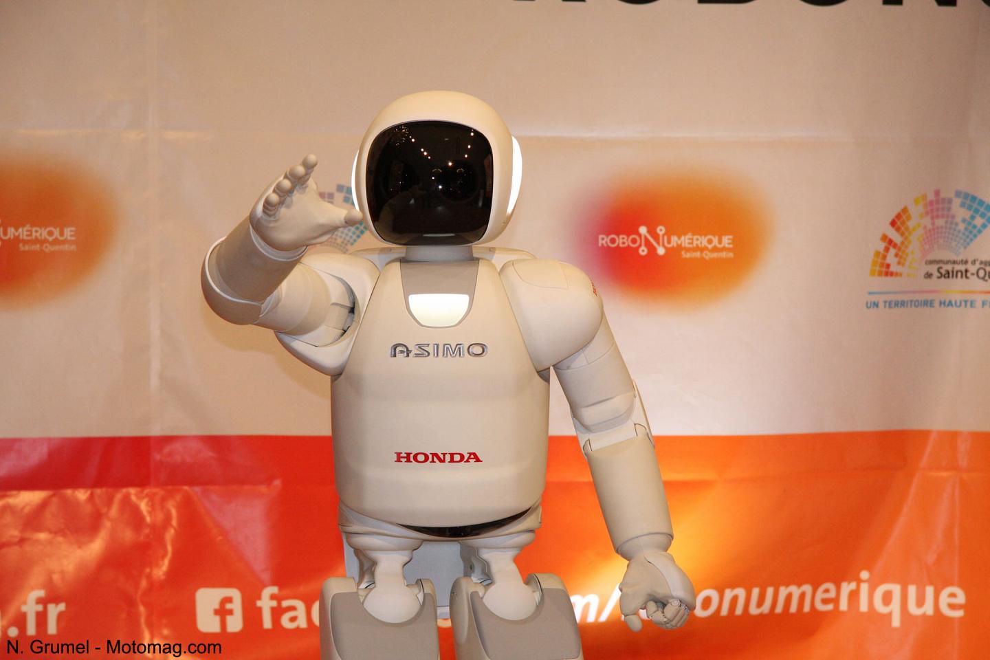 Futur : Honda présente le robot Asimo en France (...)