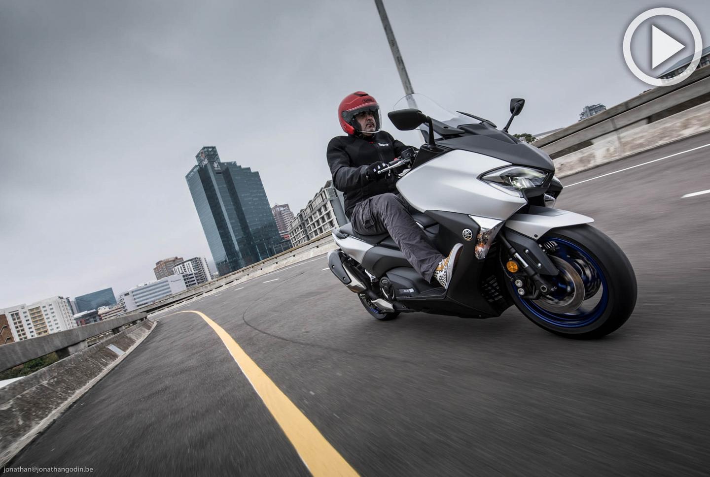 [VIDEO] Essai Yamaha TMax SX : toujours le Maximum (...)