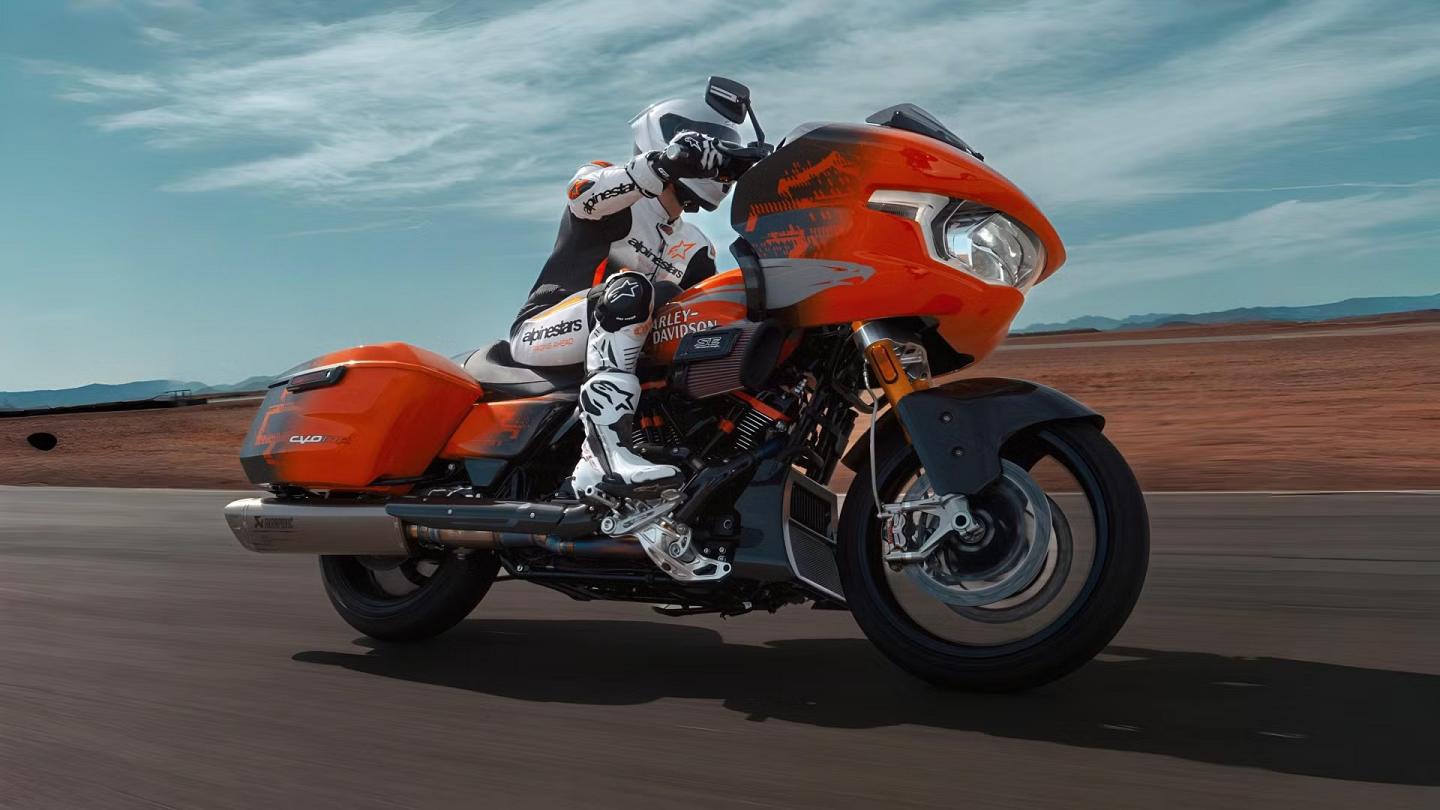 Harley-Davidson CVO Road Glide RR : le bagger sportif (...)