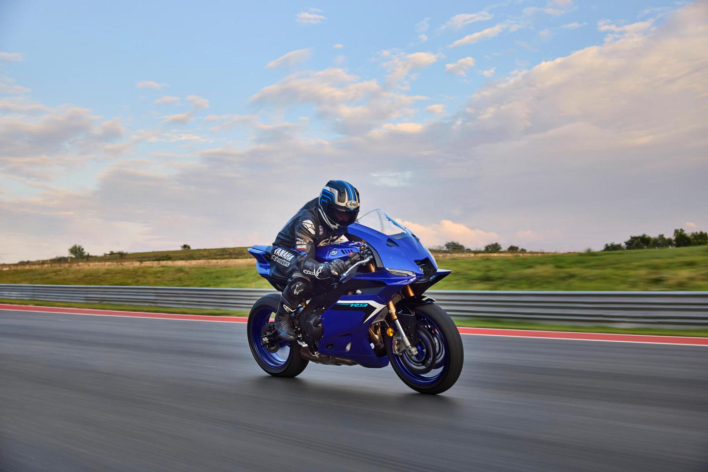 Essai Yamaha R9 : une authentique sportive 3 cylindres (...)