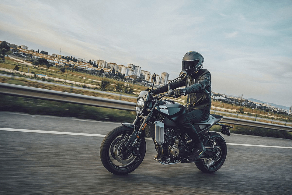 Husqvarna présente sa nouvelle Svartpilen 801