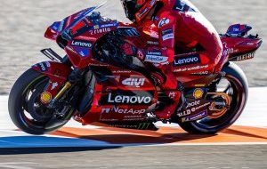 MotoGP : Bagnaia s'impose à Valencia et conserve son (...)