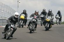 Coupes Moto Légende : la parade des motards heureux (...)