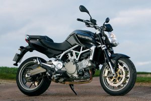 Aprilia 850 Mana : « motomatique » italienne