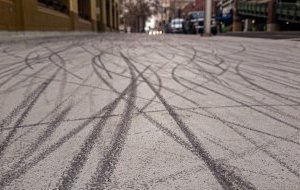 Les pneus émettraient 1850 fois plus de micro-particules que l'échappement Les pneus émettraient 1850 fois plus de micro-particules (...)