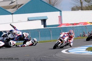 WSBK Donington : le double crash BMW