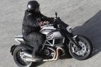 Ducati 1200 Diavel Carbon : sulfureuse mais… urbaine