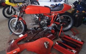 Bourse d'échanges de moto anciennes et de pièces (13) Bourse d'échanges de moto anciennes et de pièces (...)