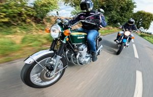 Kawasaki 750 H2 vs Honda 750 Four : le duel des (...)