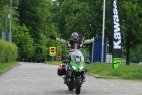 15 pays en 1 jour à moto : Thierry Sarasyn bat son (...)