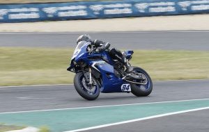 Yamaha R9 2025 VS Yamaha R6 2020 : quelles différences (...)